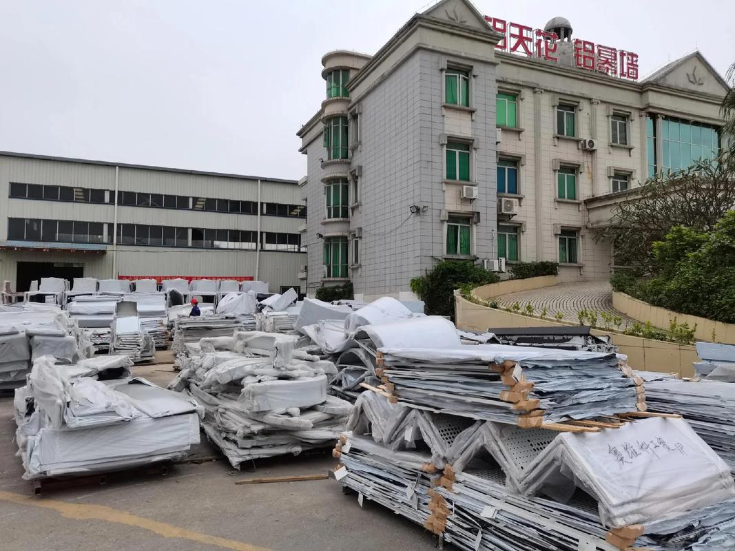 深圳市金仕顿装饰材料 专注定制加工，引领有色金属压延技术新篇章